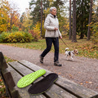 Cloud Comfort Insoles på en parkbänk under en promenad
