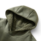 Närbild på den sherpafodrade huvan på Sherpa Hoodie Vest