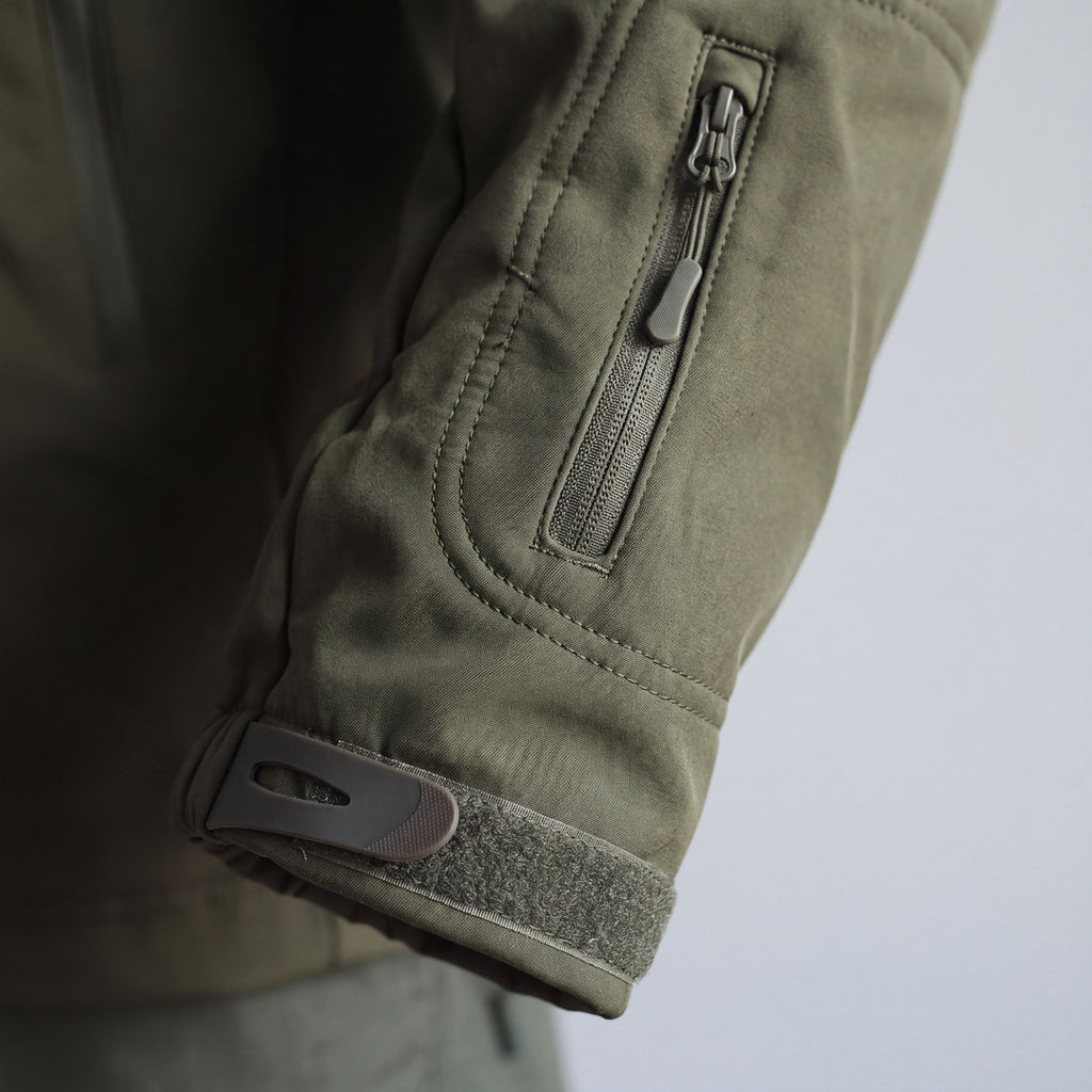 Ärmficka med dragkedja och kardborre vid ärmslutet på Utility Softshell Jacket
